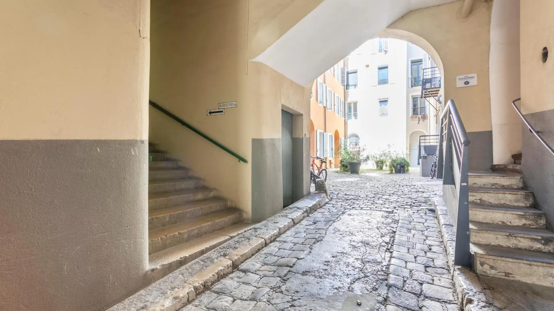 Adira Marseille Panier 2 Etoiles Apartment France