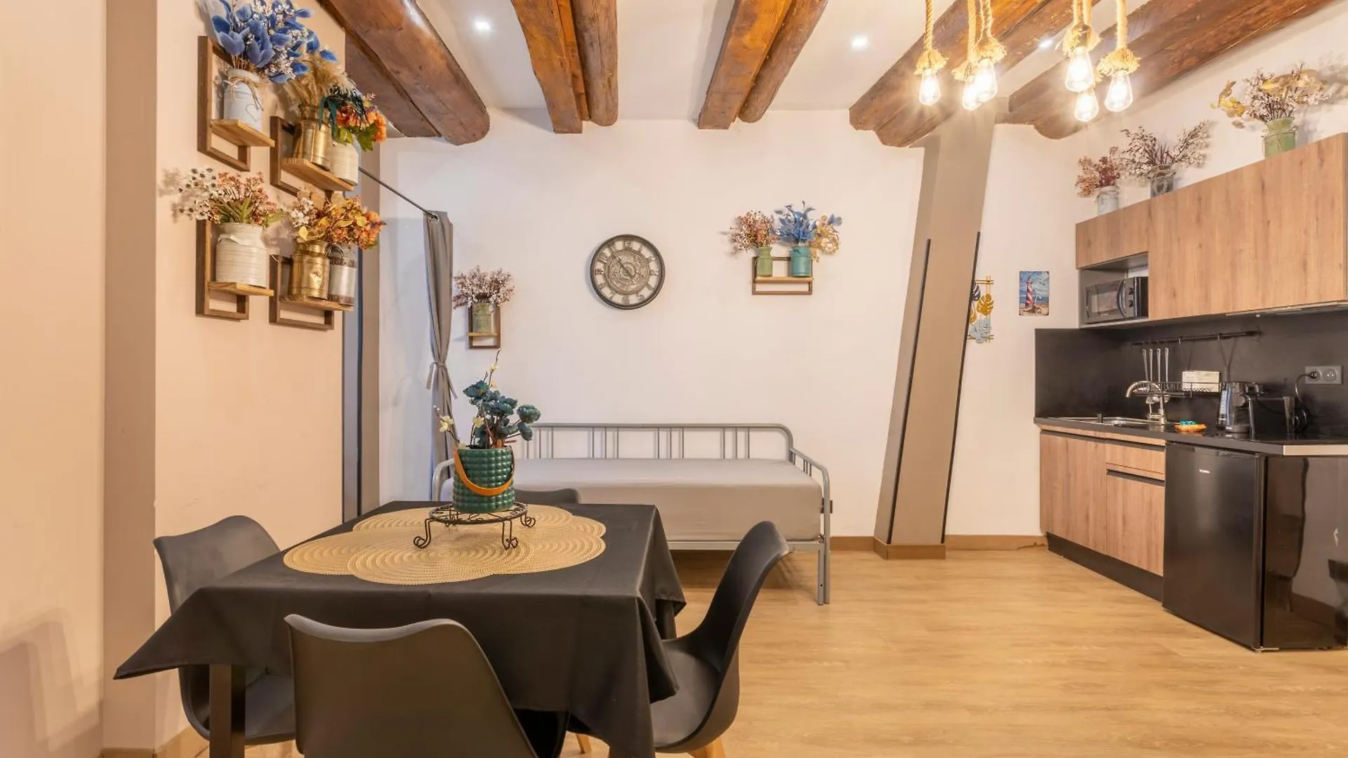 Adira Marseille Panier 2 Etoiles Apartment France